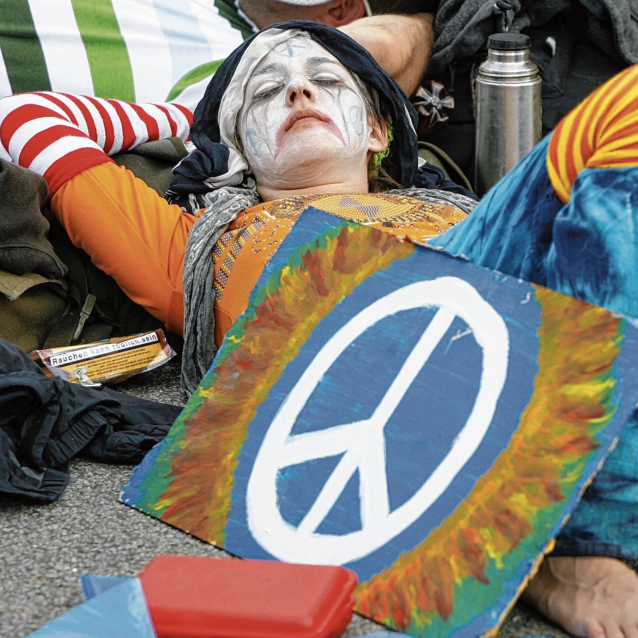 Beginilah tanda perdamaian muncul sekitar 65 tahun yang lalu